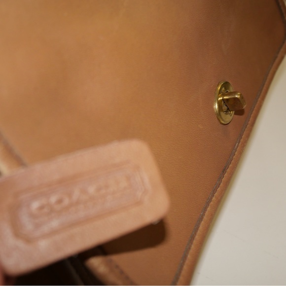 Coach - Picture 4 of 5